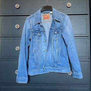LEVI’S DENIM JACKET
